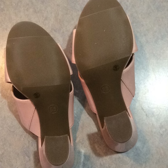 Blush opened toed heels - Picture 4 of 5